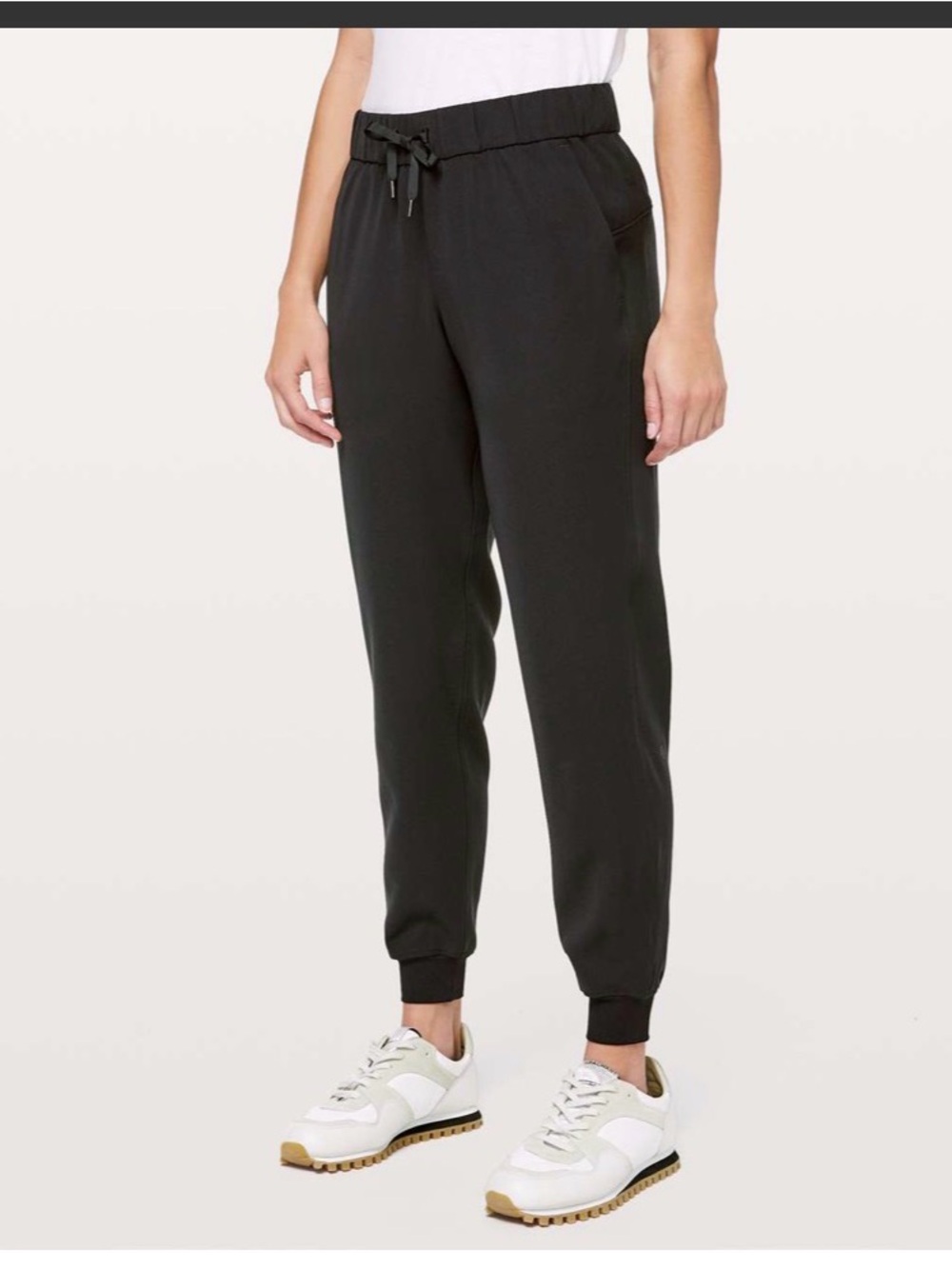 Lululemon On The Fly Jogger
Black size 6